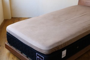 富山　家具　ベッド　シーツ